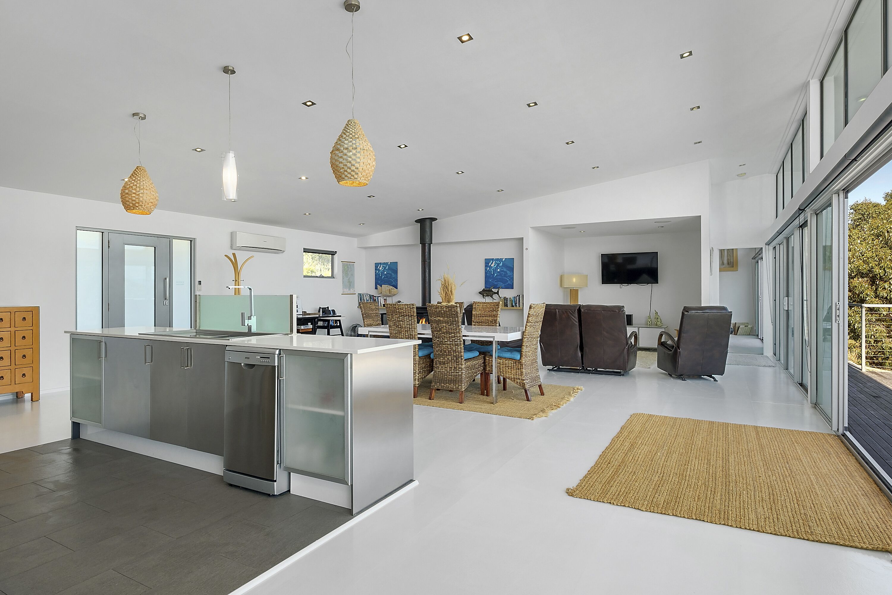 Sunset Bay Escape- A spectacular place to unwind with a loved one or friends — image 4