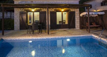 Cosy Villa Ersi deal for couples and families,with private pool & sea view