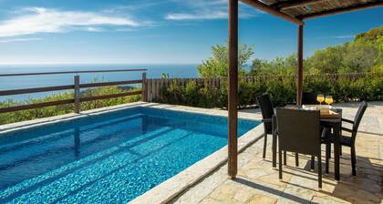 Cosy Villa Ersi deal for couples and families,with private pool & sea view