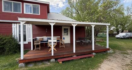 Charming Ennis Montana Bungalow