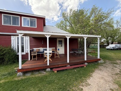 Charming Ennis Montana Bungalow
