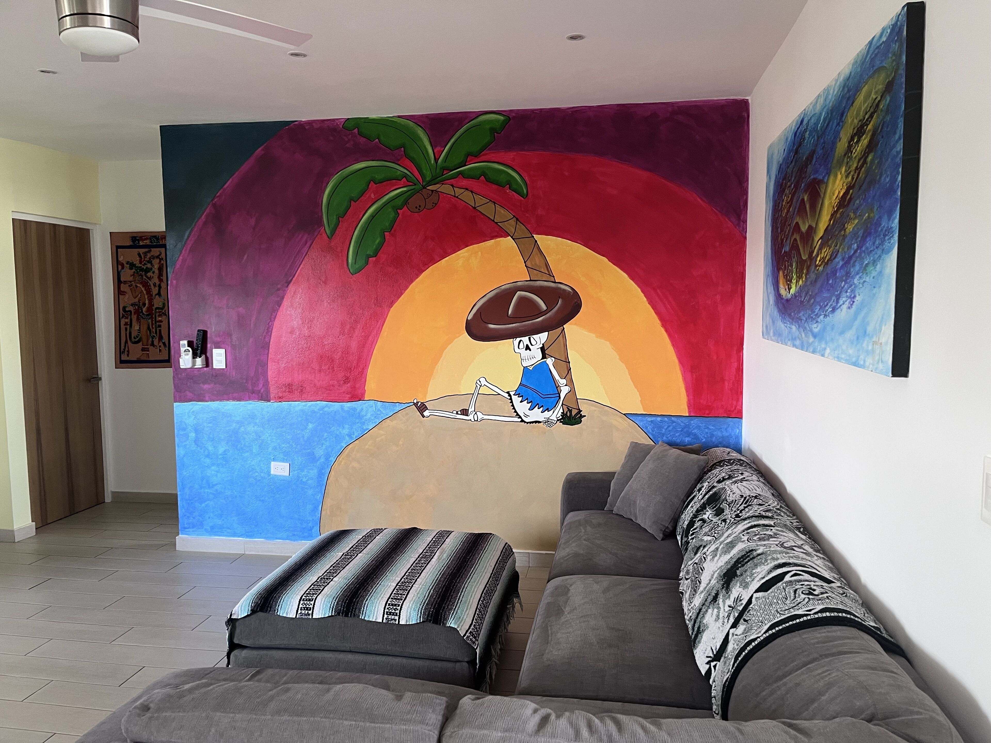 *NEW*Near Beach, PENTHOUSE, WIFI, Rooftop PALAPA and Jacuzzi, Bikes, 3BR 3BA