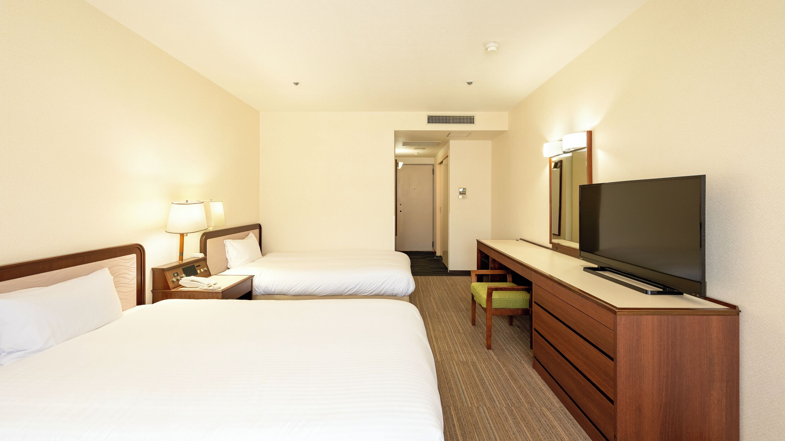 Standard tvåbäddsrum - rökare (with Sofa) | Skrivbord, arbetsyta för laptop, mörkläggningsgardiner och gratis wi-fi