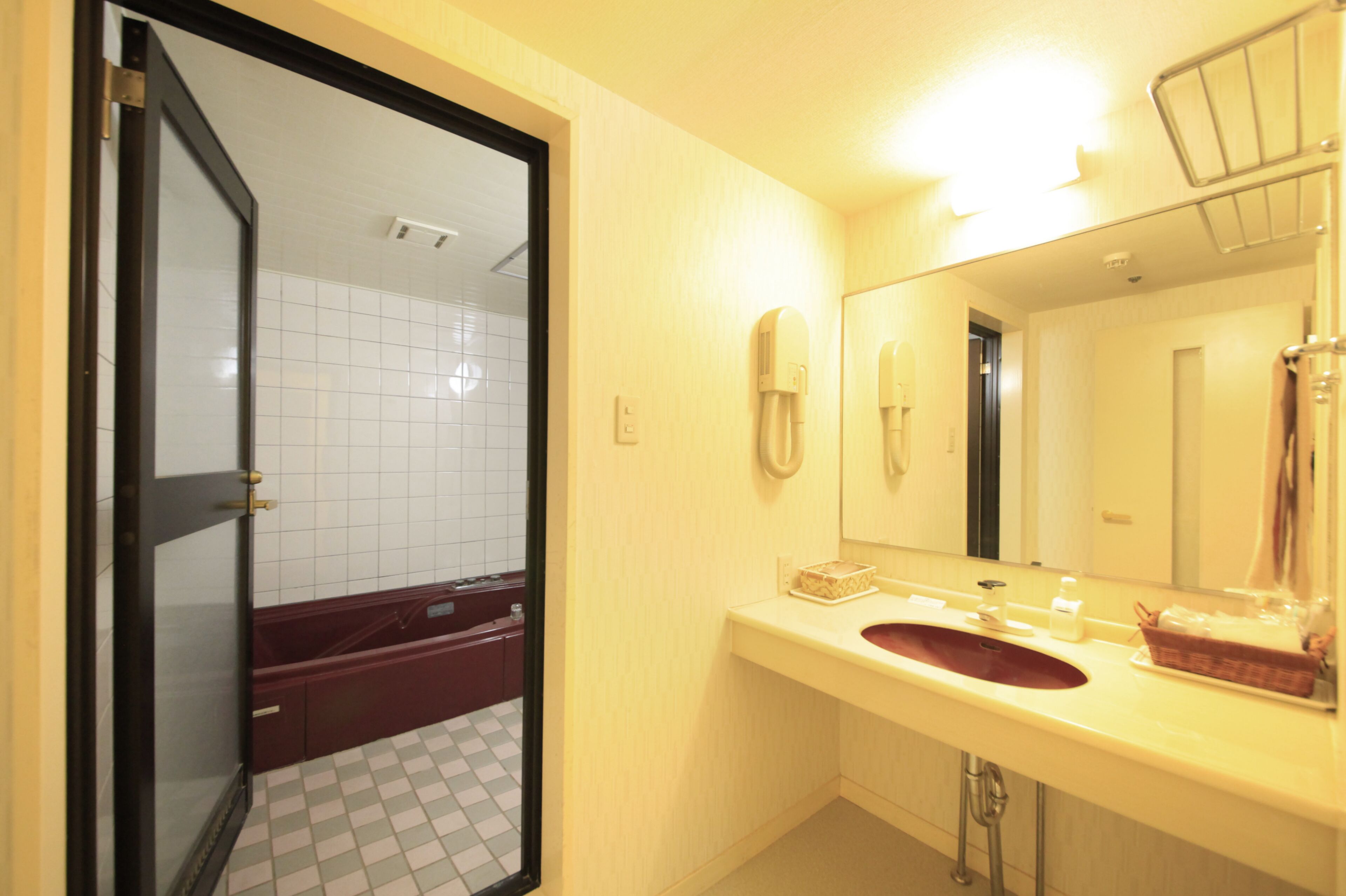 suite, non smoking | bathroom | free toiletries, hair dryer, slippers, electronic bidet