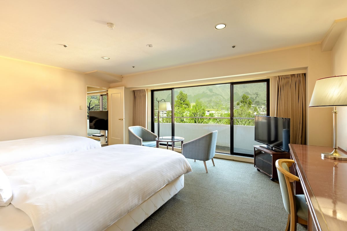 suite, non smoking | 1 bedroom, desk, laptop workspace, blackout curtains