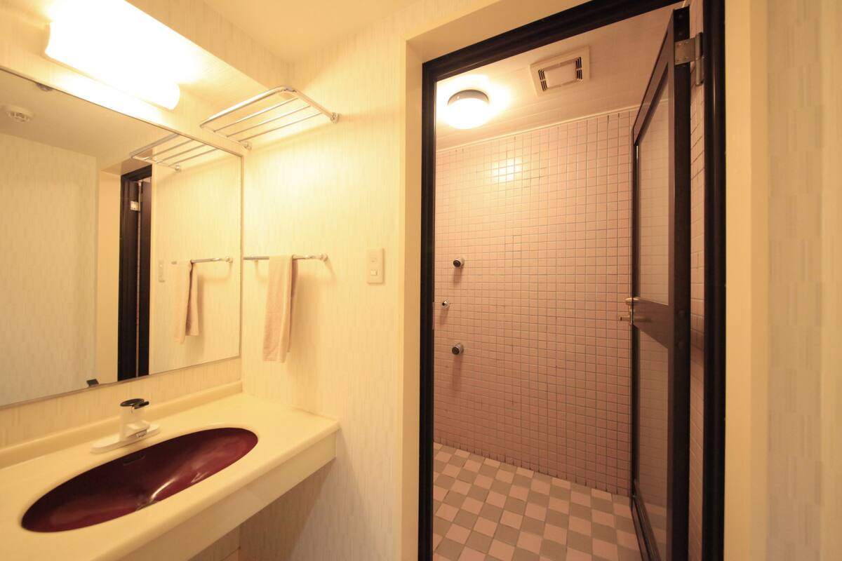 suite, non smoking | bathroom | free toiletries, hair dryer, slippers, electronic bidet