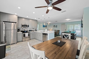 冰箱、微波炉、烤箱、炉灶