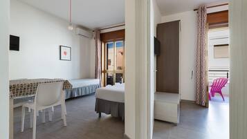 1 chambre, fer et planche à repasser, accès Internet