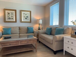 Smart TV - Gulf view unit at Jetty East! One free beach chair set up daily. (Destin)