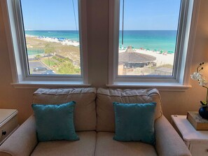 Smart TV - Gulf view unit at Jetty East! One free beach chair set up daily. (Destin)