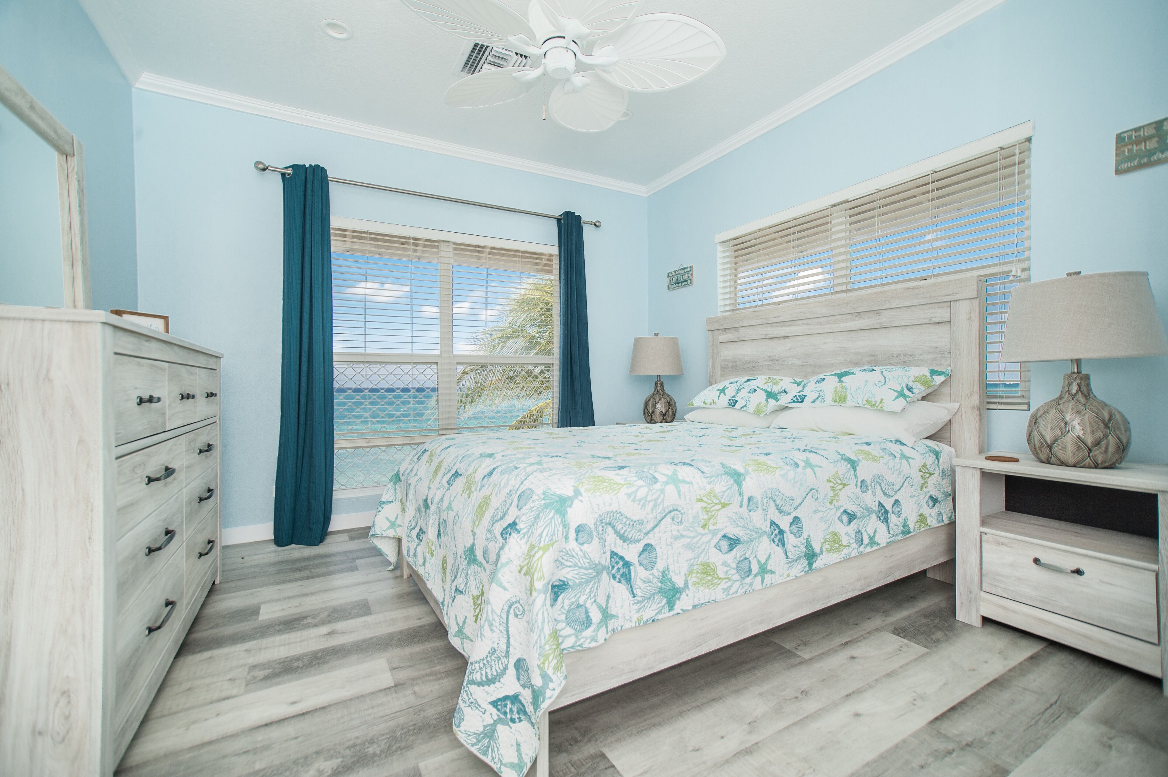 3 soverom, safe på rommet, strykejern/-brett og reiseseng for barn