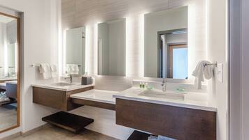 Suite, 1 King Bed | Bathroom | Hair dryer, towels, soap, shampoo