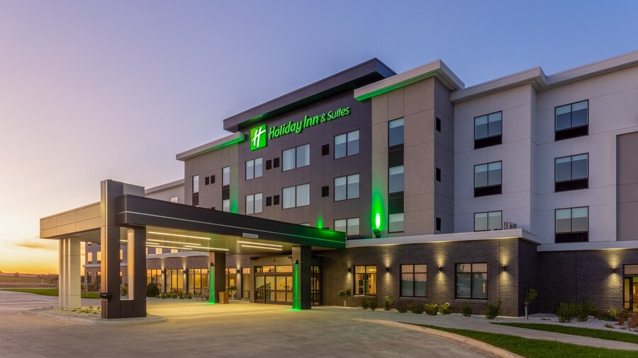 Holiday Inn & Suites Cedar Falls - Waterloo Event Ctr by IHG