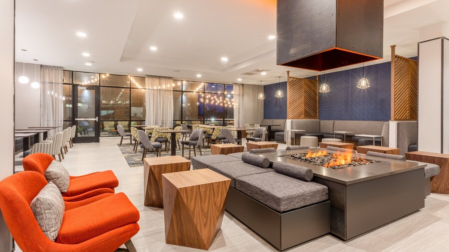 Holiday Inn & Suites Cedar Falls - Waterloo Event Ctr by IHG