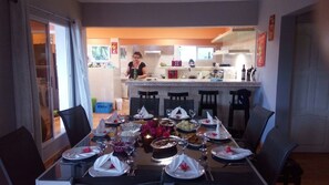 Petit déjeuner complet servi tous les jours en supplément