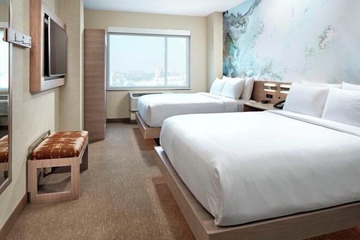 Premium bedding, in-room safe, desk, laptop workspace