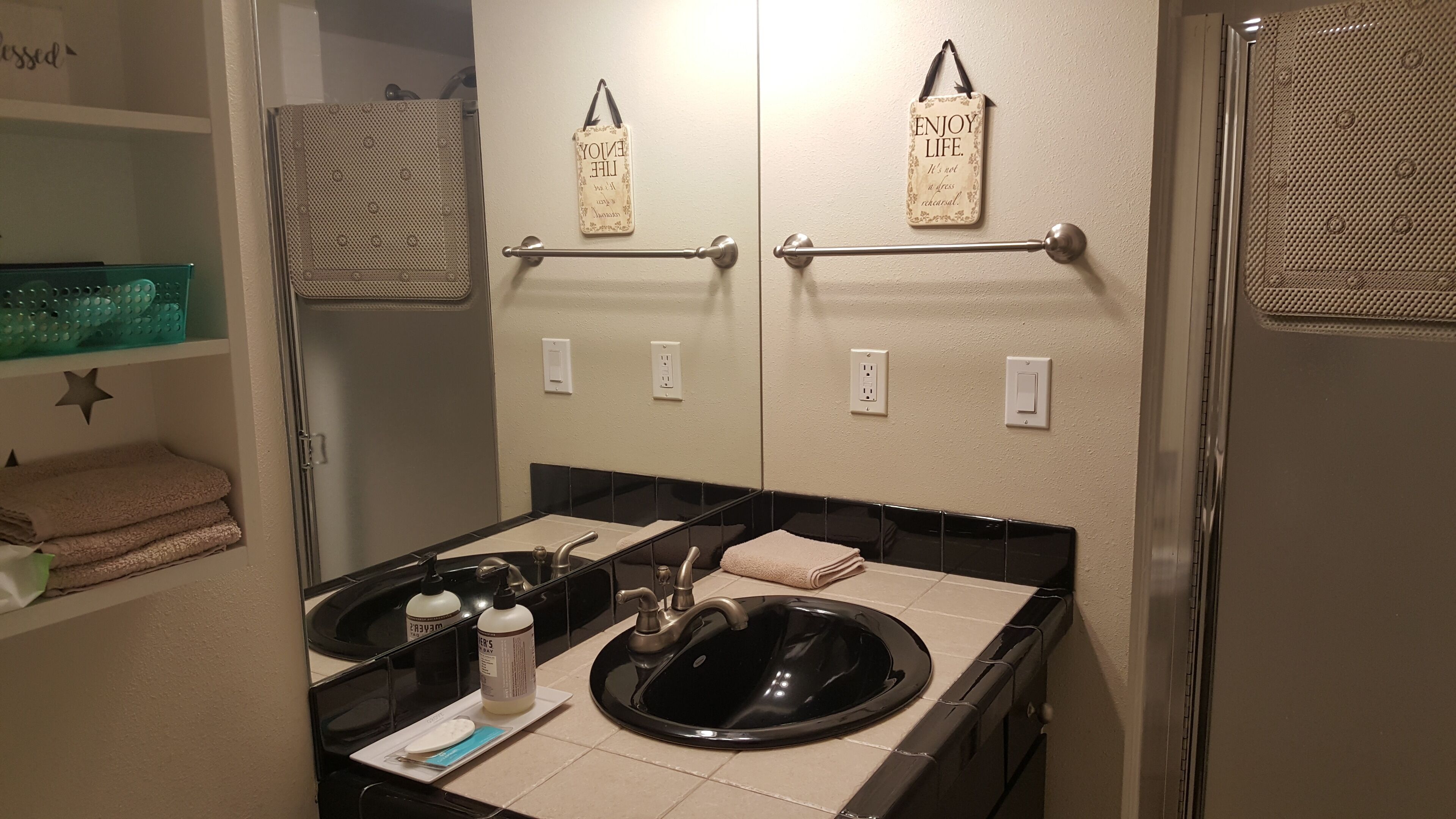 Quiet, private bath and comfy, cozy - king-size bed!  Germ Protected!!