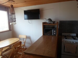 Fridge, microwave, oven, stovetop - Mini departamento dos dormitorios, sala-comedor-Kitchenet. (San Bartolo)