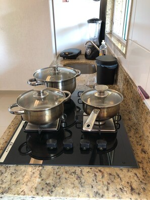 Fridge, microwave, stovetop, coffee/tea maker