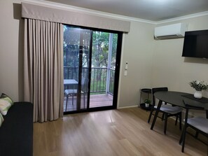 Living area - Noosa Holiday Accommodation (Tewantin)