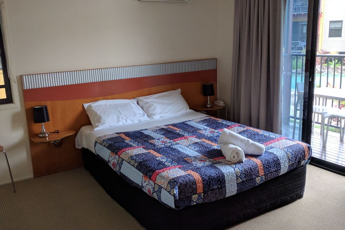 Appartement, 1 queensize bed, niet-roken, uitzicht op zwembad | Extra bedden