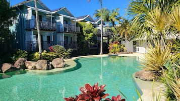 3 outdoor pools, a heated pool, open 7:00 AM to 9:00 PM, pool umbrellas