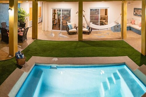 Walk to malecón, private Pool and Garden
