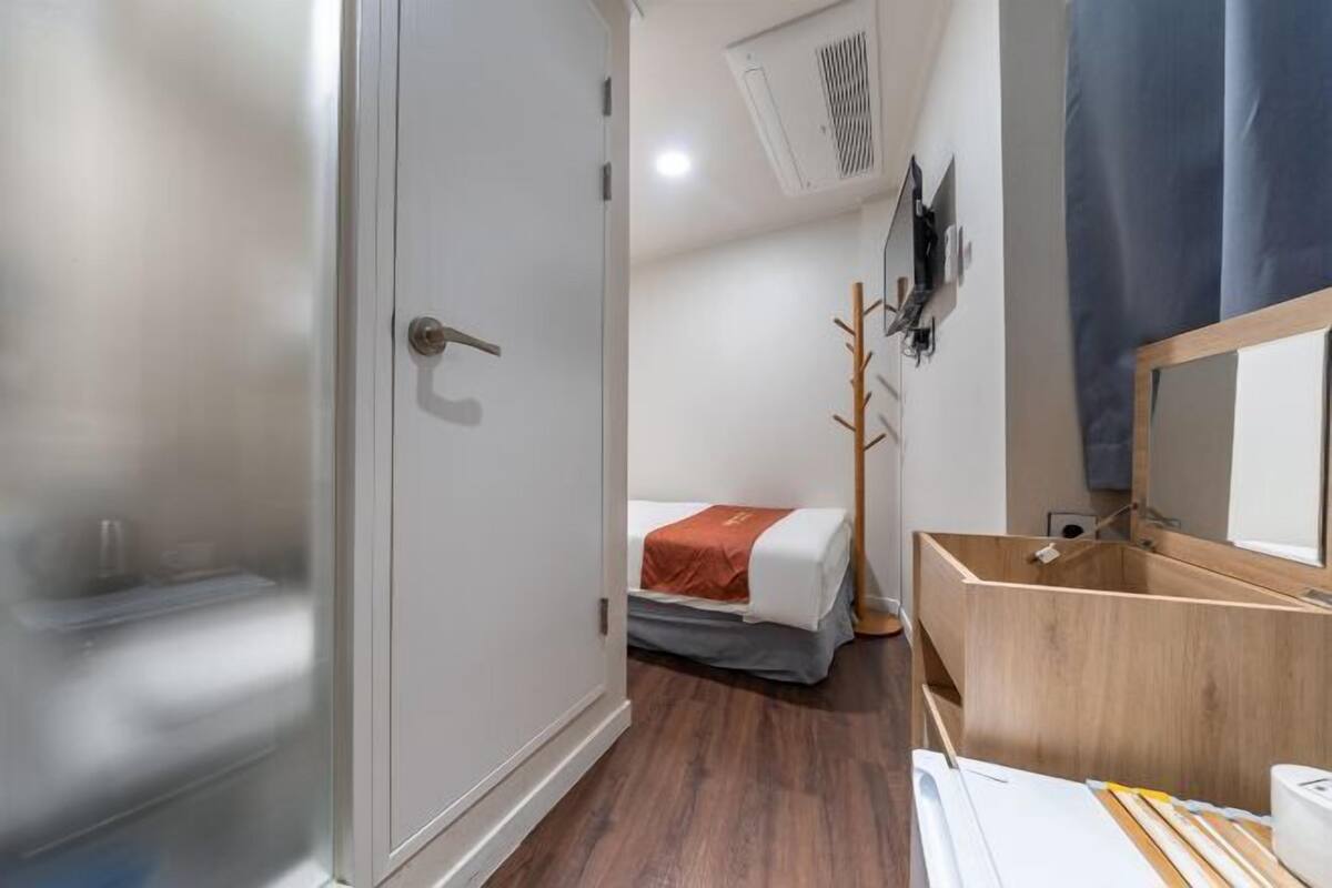 Blackout drapes, WiFi (free), bed sheets