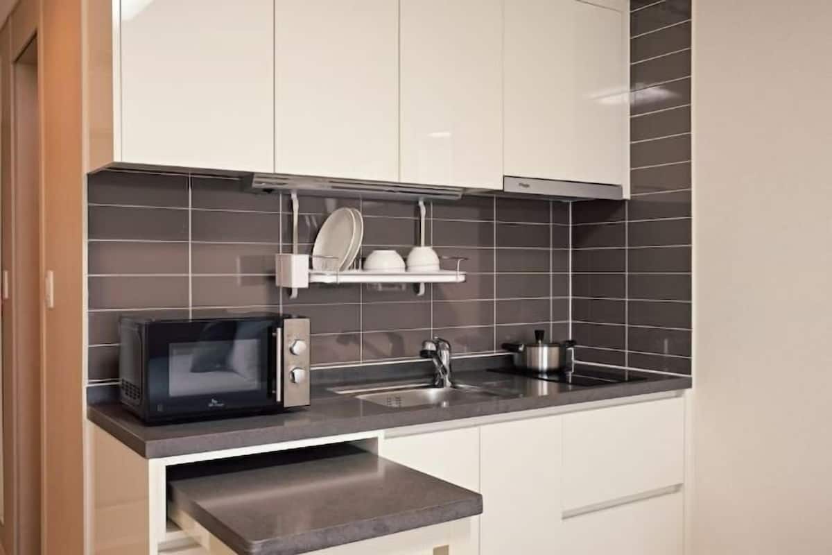 Fridge, microwave, stovetop, electric kettle