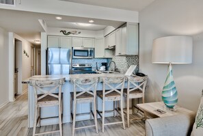 冷蔵庫、電子レンジ、オーブン、食器洗い機