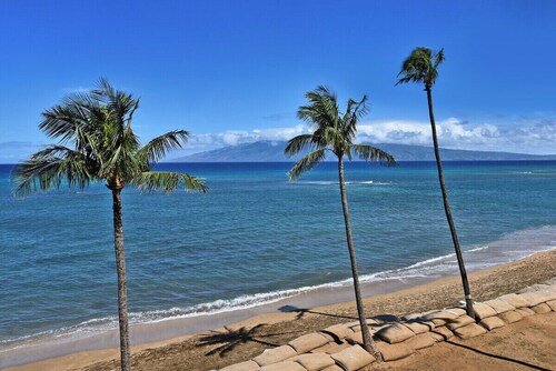 VI 407 BeachFront Studio w Pool