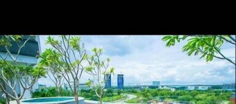 STEVLYN ARTISTE STUDIO à CYBERSQUARE