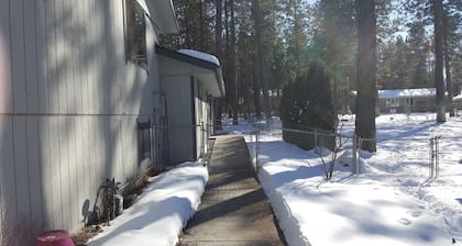 Private Spacious Apartment in Quiet, Safe, Cozy neighborhood - NO STAIRS!