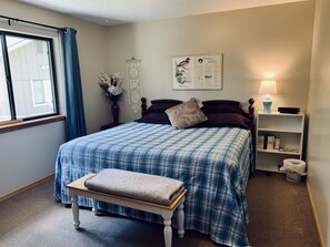 1 bedroom, iron/ironing board, travel crib, free WiFi - Private Spacious Apartment in Quiet, Safe, Cozy neighborhood - NO STAIRS! (Spokane)