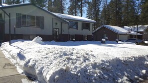 Exterior - Private Spacious Apartment in Quiet, Safe, Cozy neighborhood - NO STAIRS! (Spokane)