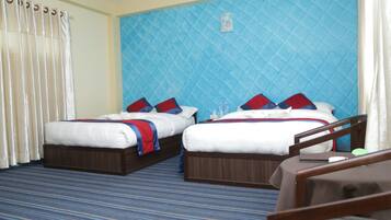 Deluxe Room, 2 Double Beds, Non Smoking, Garden View | Living room