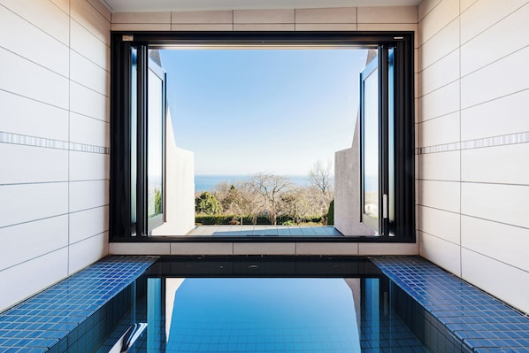 Habitación Deluxe, vista al océano (Bath) | Baño | Tina con regadera, tina profunda, amenidades de baño gratuitas 