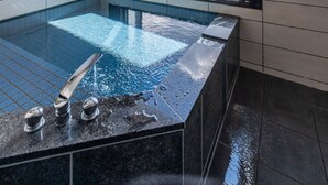 Rom – deluxe, havutsikt (Bath) | Bad