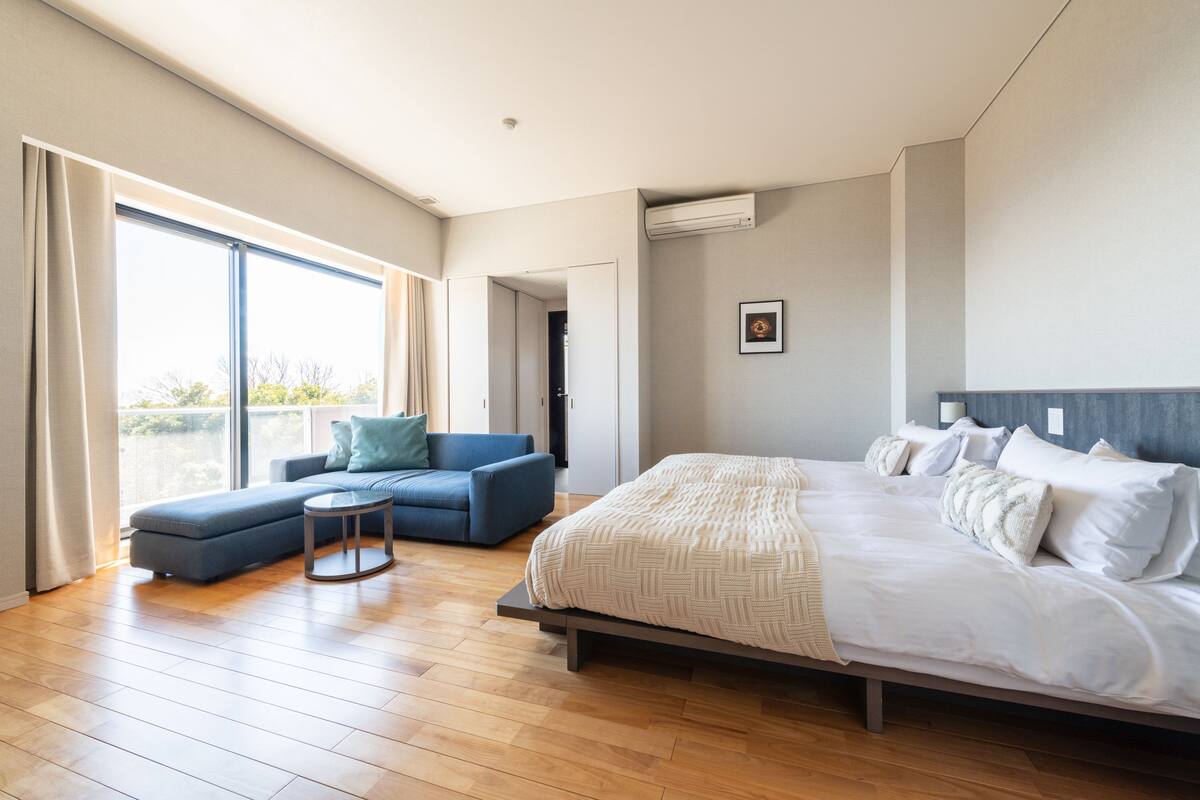 2 bedrooms, minibar, desk, WiFi (free)