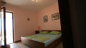 1 bedroom, iron/ironing board, Internet, bed sheets