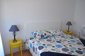 2 Schlafzimmer, Schreibtisch, Bügeleisen/Bügelbrett, kostenloses WLAN
