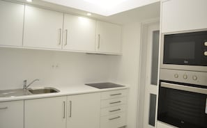 Fridge, microwave, oven, stovetop - Seaside Apartment/ flat - Ponta Delgada (Ponta Delgada)