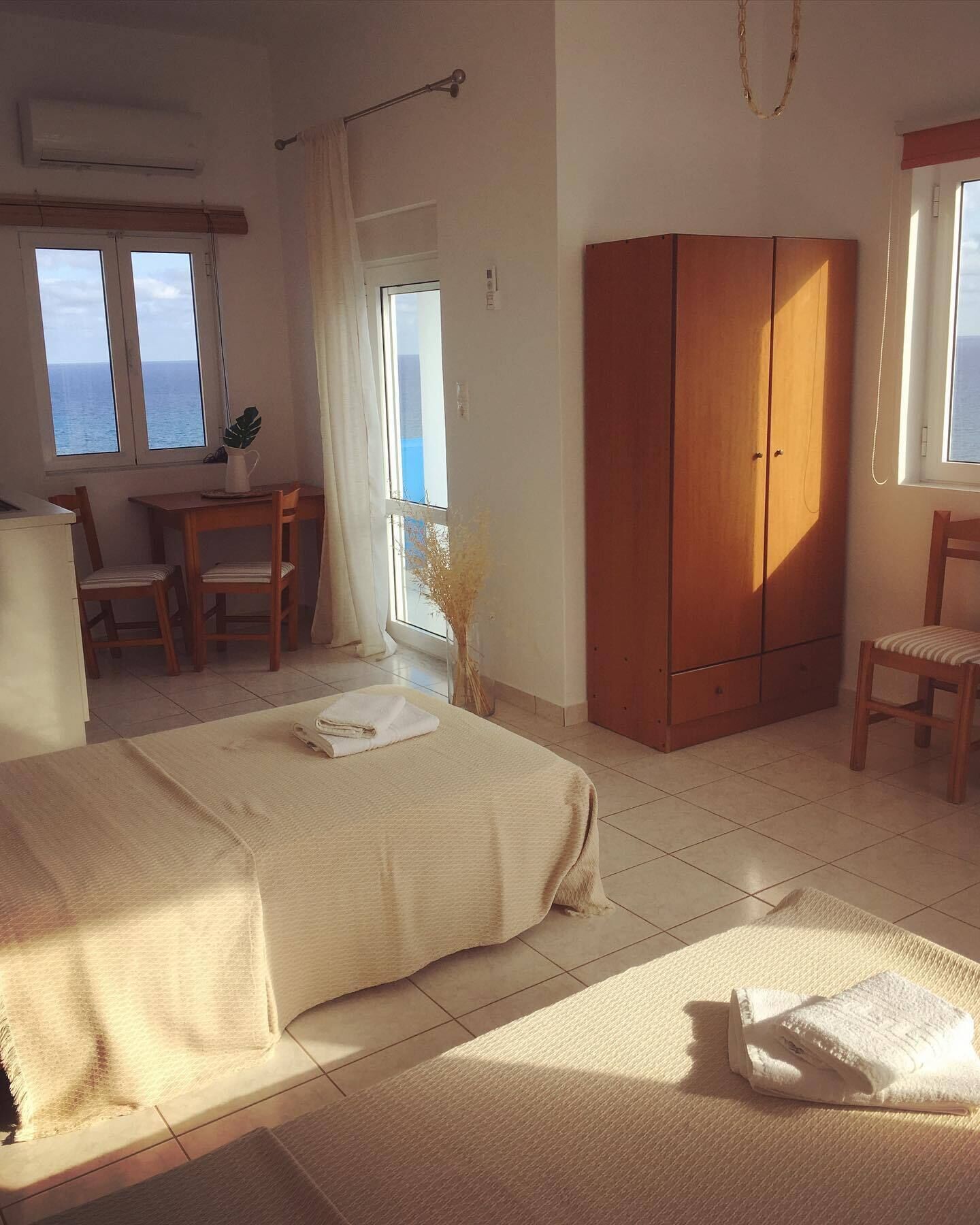 Sea view apartments in the heart of the fishing village of Kastri / Keratokampos