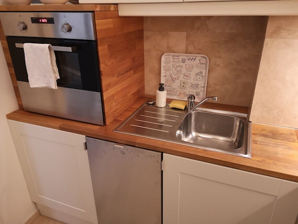 Kühlschrank, Ofen, Herdplatte, Geschirrspüler