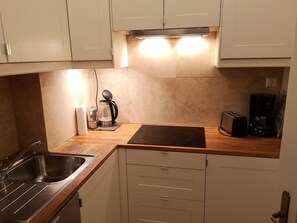 Kühlschrank, Ofen, Herdplatte, Geschirrspüler