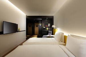 Standard Oda, 2 Tek Kişilik Yatak, Sigara İçilmez | 1 yatak odası, kuştüyü yorgan, odada kasa, masa 