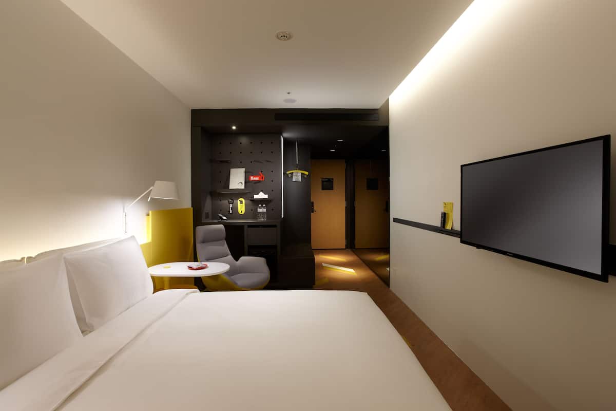 Standard Room, 1 Double Bed, Non Smoking | 1 bedroom, down comforters, in-room safe, desk