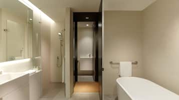 Deluxe Studio Suite, 1 Katil Ratu (Queen), Bathtub | Bilik Mandi | Pancuran mandi, hulu semburan hidrourut, pengering rambut