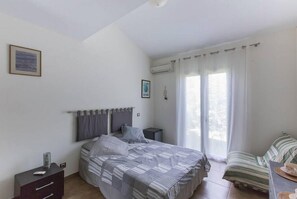 2 bedrooms, minibar, in-room safe, desk