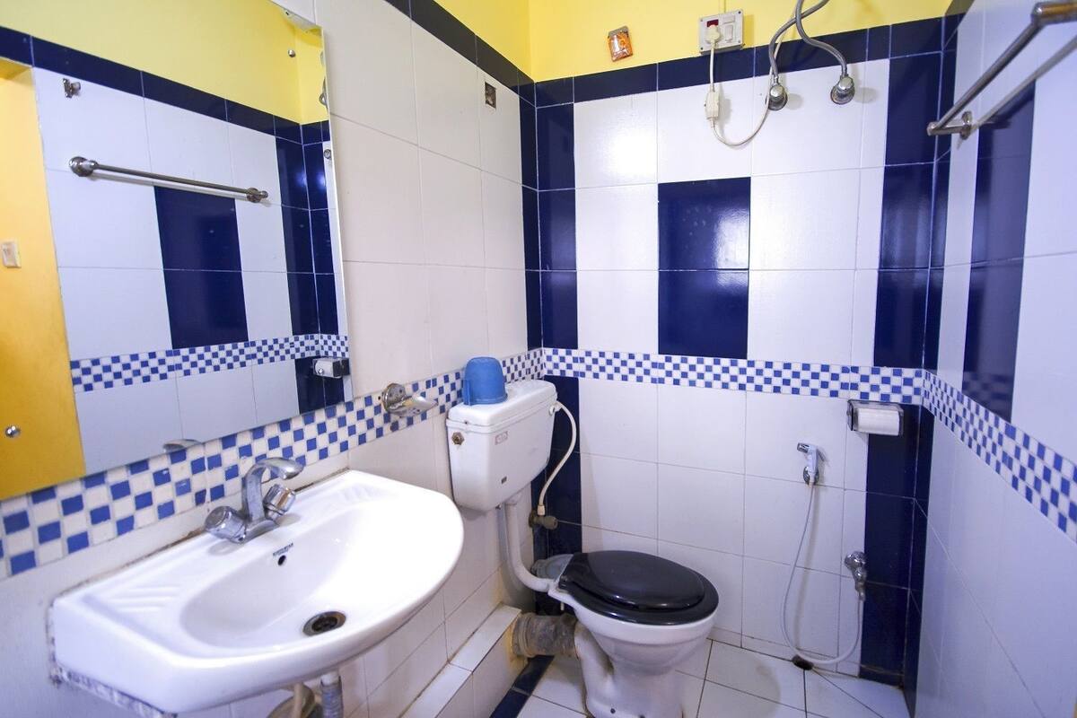Deluxe Room, 1 Double Bed, Non Smoking | Bathroom